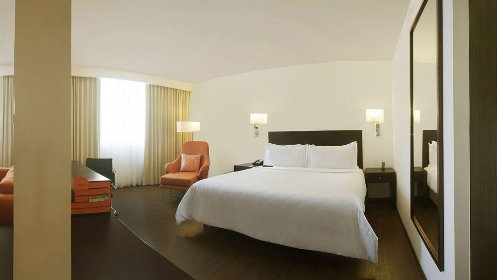 Fiesta Inn Insurgentes Sur Мехико Номер фото